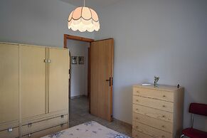 Apt Pinnacchio With Ac Near Sea