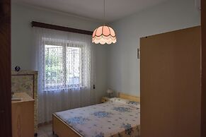 Apt Pinnacchio With Ac Near Sea