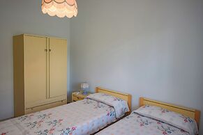 Apt Pinnacchio With Ac Near Sea