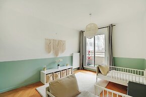 Modern, Spacious Apartment Just Outside Paris