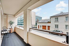 Modern, Spacious Apartment Just Outside Paris