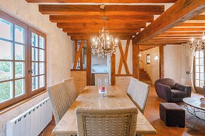 Norman House 160m2 With Pool at the Hippodrome