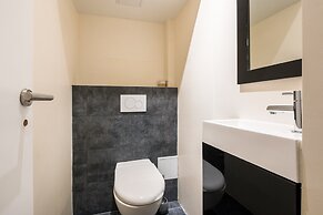 Spacious Apartment With 2 Rooms