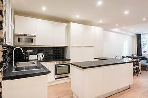 Spacious Apartment With 2 Rooms