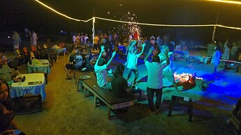 Sydney X cafe and Huts