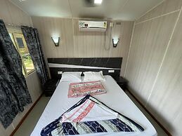 Sydney X cafe and Huts