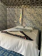 Sydney X cafe and Huts