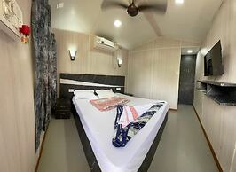 Sydney X cafe and Huts