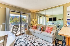 Walk to Beach: Resort Perks at Hilton Head Condo!