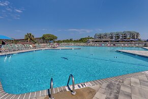 Walk to Beach: Resort Perks at Hilton Head Condo!