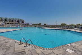 Walk to Beach: Resort Perks at Hilton Head Condo!