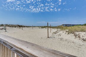 Walk to Beach: Resort Perks at Hilton Head Condo!