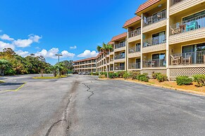 Walk to Beach: Resort Perks at Hilton Head Condo!