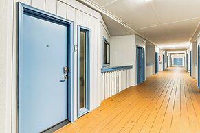 Walk to Beach: Resort Perks at Hilton Head Condo!