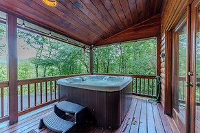 Cottage w/ Hot Tub: 3 Mi to Downtown Blue Ridge!
