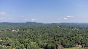 Cottage w/ Hot Tub: 3 Mi to Downtown Blue Ridge!