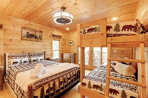 Cottage w/ Hot Tub: 3 Mi to Downtown Blue Ridge!