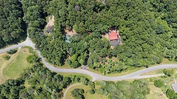 Cottage w/ Hot Tub: 3 Mi to Downtown Blue Ridge!