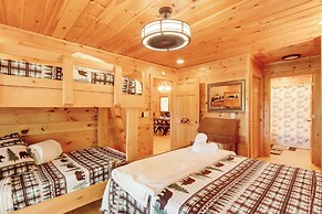 Cottage w/ Hot Tub: 3 Mi to Downtown Blue Ridge!