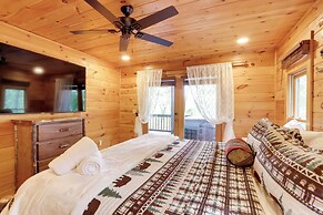 Cottage w/ Hot Tub: 3 Mi to Downtown Blue Ridge!
