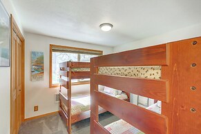 Ping-pong & Private Hot Tub: Family Cabin in Bend!