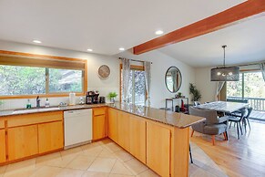 Ping-pong & Private Hot Tub: Family Cabin in Bend!