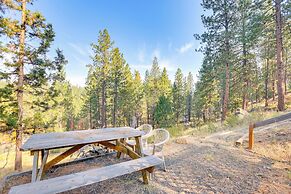 Ping-pong & Private Hot Tub: Family Cabin in Bend!