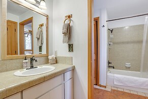 Ping-pong & Private Hot Tub: Family Cabin in Bend!