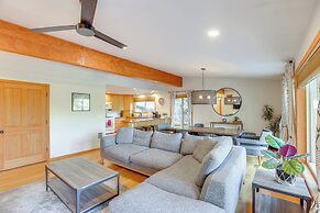 Ping-pong & Private Hot Tub: Family Cabin in Bend!