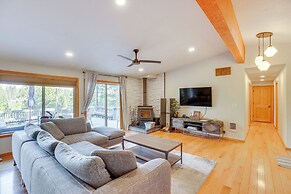 Ping-pong & Private Hot Tub: Family Cabin in Bend!