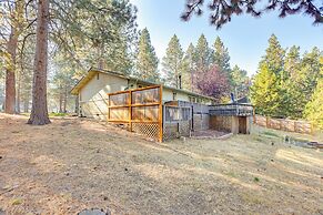 Ping-pong & Private Hot Tub: Family Cabin in Bend!