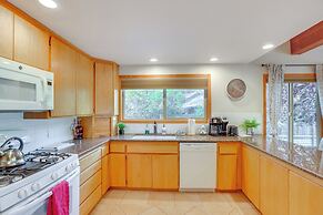 Ping-pong & Private Hot Tub: Family Cabin in Bend!