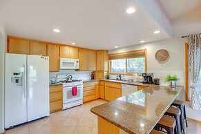 Ping-pong & Private Hot Tub: Family Cabin in Bend!