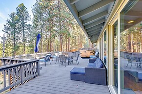 Ping-pong & Private Hot Tub: Family Cabin in Bend!