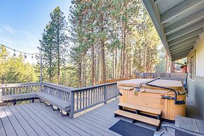 Ping-pong & Private Hot Tub: Family Cabin in Bend!