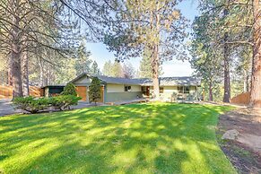 Ping-pong & Private Hot Tub: Family Cabin in Bend!