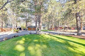 Ping-pong & Private Hot Tub: Family Cabin in Bend!