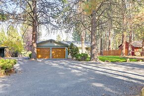 Ping-pong & Private Hot Tub: Family Cabin in Bend!