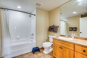 Walk to Slopes: Granby Condo w/ Balcony!