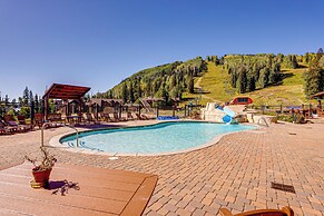 Walk to Ski Lift: Condo w/ Hot Tub in Durango!