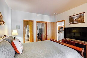 Walk to Ski Lift: Condo w/ Hot Tub in Durango!