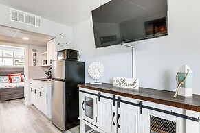 2 Blocks to Beach: Modern Condo in North Wildwood!