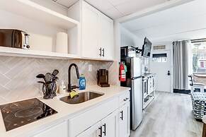 2 Blocks to Beach: Modern Condo in North Wildwood!