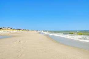 Private Beach & Pool Access: Murrells Inlet Condo!