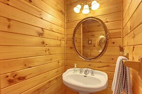 5 Mi to Blue Ridge Lake: Cabin w/ Fire Pit!