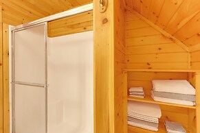 5 Mi to Blue Ridge Lake: Cabin w/ Fire Pit!