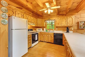 5 Mi to Blue Ridge Lake: Cabin w/ Fire Pit!