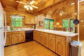 5 Mi to Blue Ridge Lake: Cabin w/ Fire Pit!