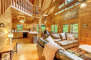 5 Mi to Blue Ridge Lake: Cabin w/ Fire Pit!