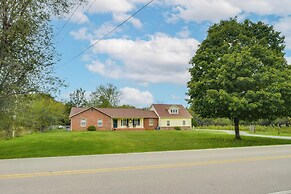 Large Yard & Basketball Hoop: Murfreesboro Home!